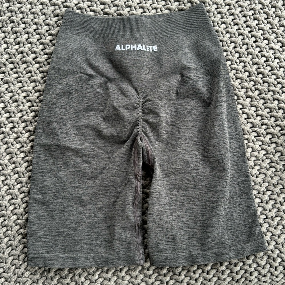 ALPHALETE AMPLIFY BIKE SHORT 7.5
Women's Seamless Scrunch Short S Shadow